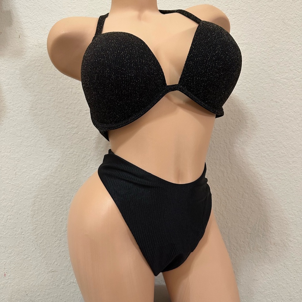 Victoria’s Secret bikini set